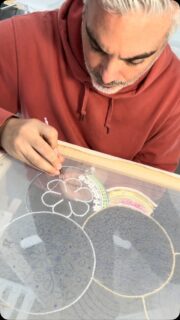 CURSO PROFESIONAL NIVEL II
CROCHET DE LUNÉVILLE Y BORDADO CREATIVO.
Gracias @jesusalbiol
Un curso muy completo en el que aprenderás nuevas técnicas de bordado de Alta Costura y te permitirá mejorar tus conocimientos adquiridos en cursos anteriores.
Cursos presenciales y online todos los días del año.
✏️Tienes toda la información en el link de la web que encontrarás en la bio.
Corina Roselló
MAESTRA ARTESANA DIVULGATIVA
Preservar, transmitir y enseñar este arte maravilloso de Alta Artesanía es mi pasión.
1ª ESCUELA PROFESIONAL EN ESPAÑA DE BORDADO LUNÉVILLE DE ALTA COSTURA Y BORDADO CREATIVO
Handmade embroidery 💕Corina Embroidery Art
#hautecoutureembroidery #bordadoluneville #bordadoamano #embroideryschool #altaartesania