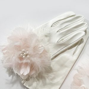 Guantes de Plumas con Bordado luneville alta costura. Bordado con pedrería Bordado a mano. Alta Artesanía
