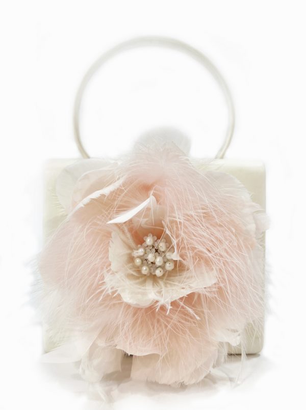 Bolso de Plumas con Bordado luneville alta costura. Bordado con pedrería Bordado a mano