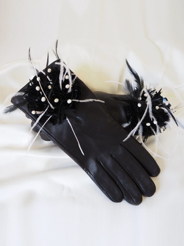 bordado luneville y bordado pedreria de alta costura Guantes PLUMAS negras