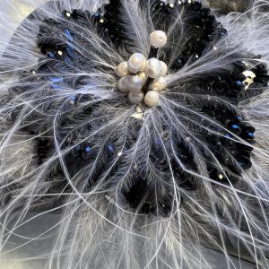 bordado luneville y bordado pedreria de alta costura Guantes PLUMAS y perlas