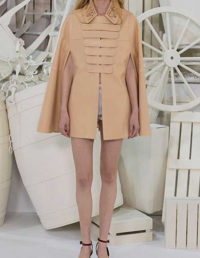 Bordado de cristal sobre piel para la Colección “1832 SUR MER” FW24/25 de Teresa Helbig presentada en PARÍS