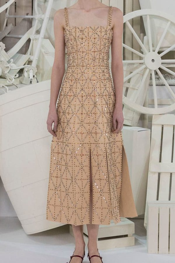 Bordado de cristal sobre piel para la Colección “1832 SUR MER” FW24/25 de Teresa Helbig presentada en PARÍS.
