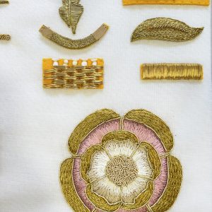 Curso de Bordado en Oro «Goldwork» Arte Sacro alambre frances. Bordado a mano con pedrería. Alta Artesanía aplicada a moda
