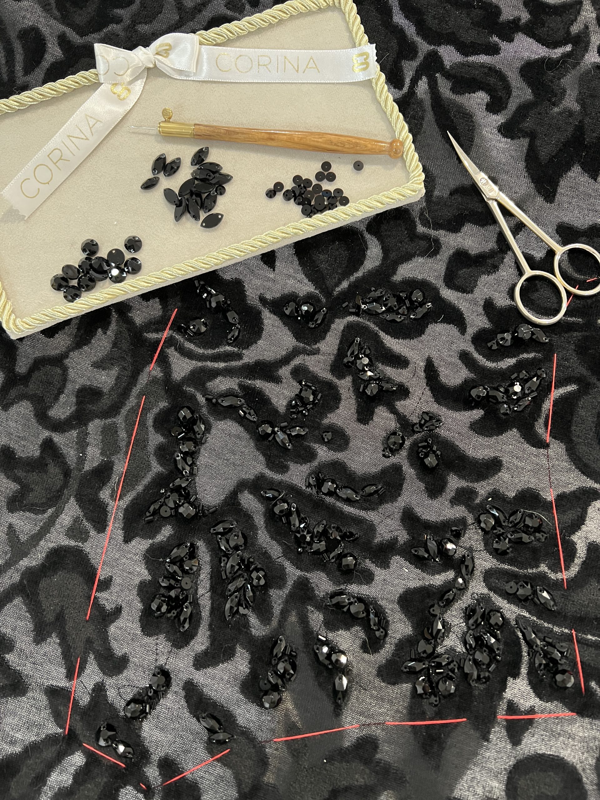 Ze García, su colección 'Aldamar' en el Museo Balenciaga con Bordados de Alta Costura de Corina Roselló. Haute Couture Embroidery. Bordados con pedrería a mano