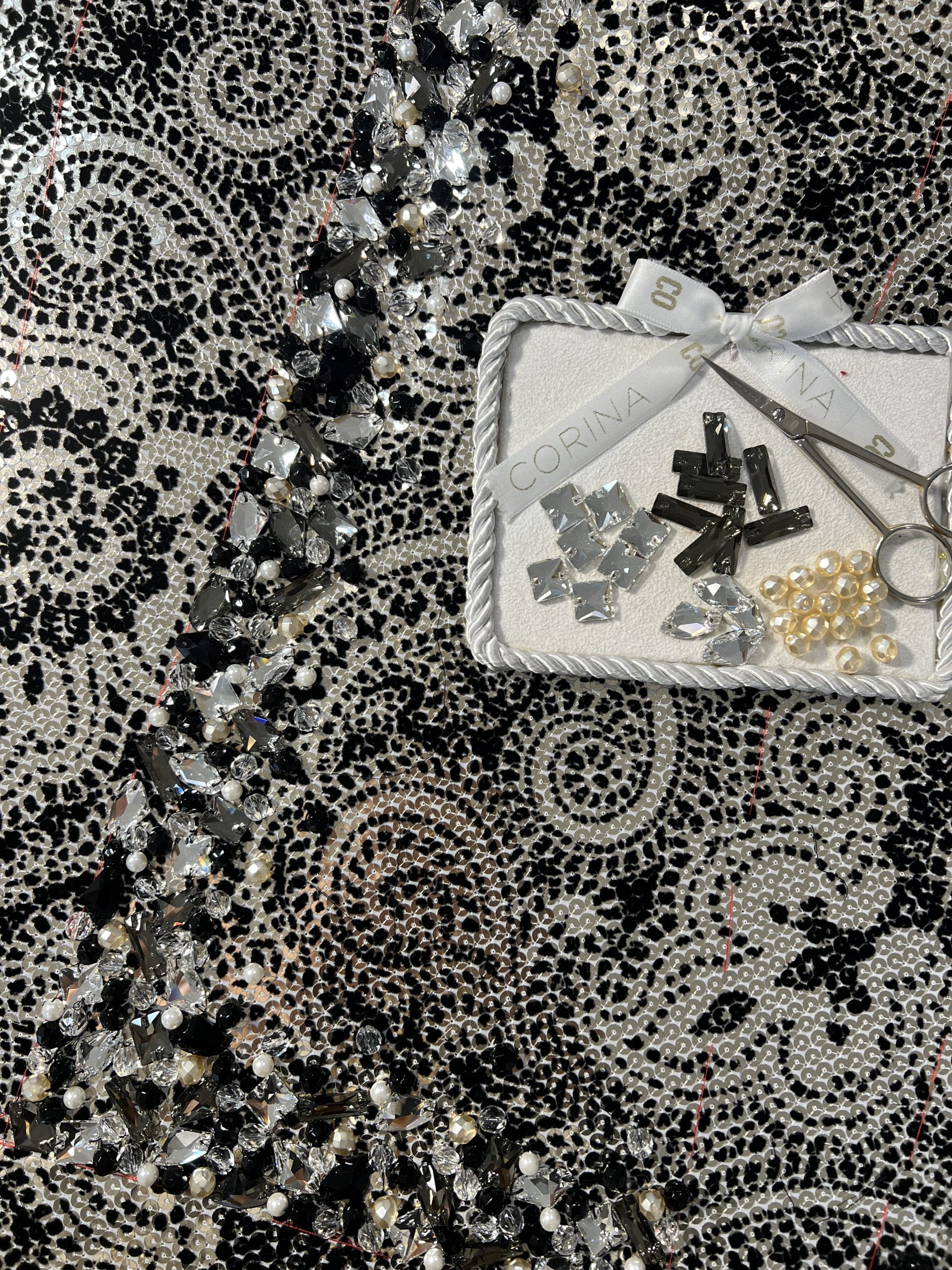 Ze García, su colección 'Aldamar' en el Museo Balenciaga con Bordados de Alta Costura de Corina Roselló. Haute Couture Embroidery. Bordados con pedrería a mano