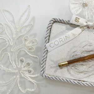 CURSO BORDADO CON SOUTAGE Y FLOR 3D PARA NOVIA