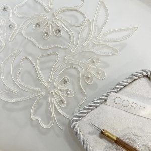 CURSO BORDADO CON SOUTAGE Y FLOR 3D PARA NOVIA