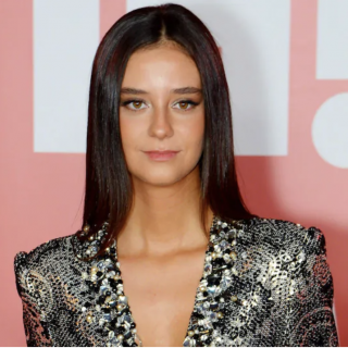 Victoria Federica en los Premios Gen con Traje de Ze Garcia Bordado a mano con cristal checo por Corina Roselló, Alta Artesanía Española
