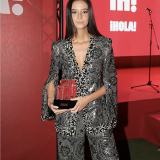 Victoria Federica en los Premios Gen con Traje de Ze Garcia Bordado a mano con cristal checo por Corina Roselló, Alta Artesanía Española