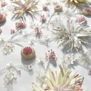 Bordado con Pedrería Cursos Corina Haute Couture Embroidery School. Bordado Personalizado de Alta Costura. Bordado a mano. Escuela profesional de Bordado con Pedreria