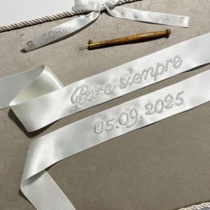 Cinta ramo de Novia bordada con cristal. Bordado a mano con pedreria. Bordado Luneville de alta costura. Alta artesanía