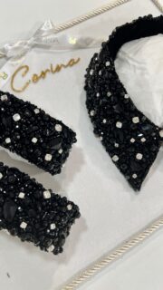 ¿Y si no necesitas otro vestido? ✨

Solo necesitas cambiar la forma de llevar el que ya tienes.

Este cuello y estos puños están bordados a mano con técnica Lunéville y cristal checo.

Son piezas independientes.

Puedes colocarlos sobre un traje, una chaqueta o una prenda que ya tengas y convertirla en algo completamente diferente.

Porque la verdadera exclusividad no siempre está en tener más.

Está en saber transformar lo que ya tienes.

Una pieza de bordado artesanal.
Infinitas posibilidades.

✨ Una nueva ocasión.
✨ Una nueva silueta.
✨ Una nueva historia.

Y así, una prenda que ya estaba en tu armario vuelve a sentirse especial.

Esto también es alta costura: crear piezas que no tengan una sola vida.

Conoce el arte del bordado artesanal y todo lo que puede transformar.

🪡Descubre en la web la Alta Artesanía Española.
Enlace en nuestra bio.

CORINA HAUTE COUTURE EMBROIDERY
.
#hautecoutureembroidery #bordadoluneville #hautecouture