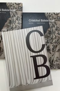 IMG_7883 CORINA ROSELLO - CRISTOBAL BALENCIAGA Tribute Bordado Luneville de Alta Costura. Libro Tributo a Balenciaga. Bordado a Mano. Cursos de Bordado Luneville