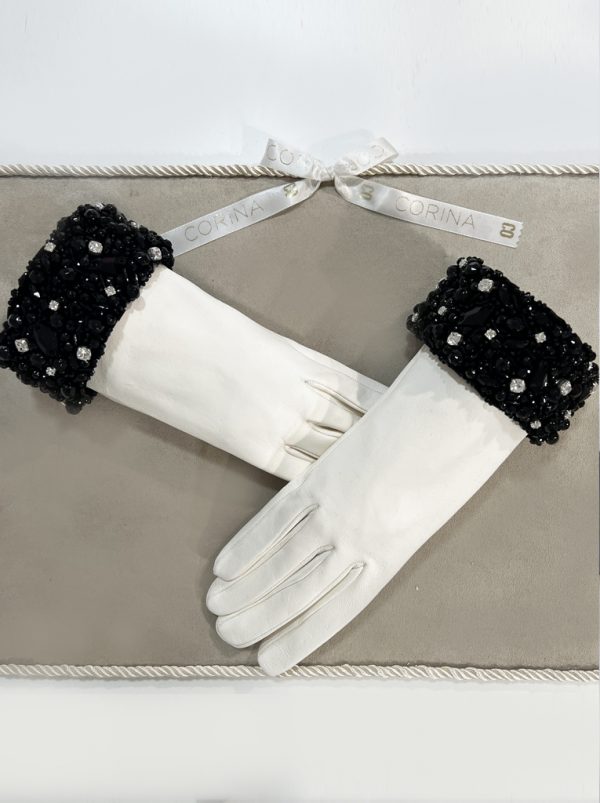 Guantes de piel Bordados con cristal checo Alta Costura, Bordado Lunéville de Alta Costura. CURSO Bordado con Pedrería. Bordado a mano novias, bordado Velo de Novia seda Natural, CROCHET DE LUNÉVILLE Y PEDRERÍA, CURSO BORDADO EN TUL VELOS DE NOVIA, CURSO BORDADO VESTIDO DE NOVIA, materiales de bordado en pedrería y bordado lunéville